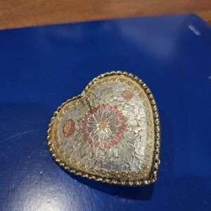 Heart-Shaped Floral Engraved Belt Buckle Gold Tone with Pink Red Flowers